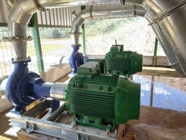 Motobombas instaladas para sucção d’água para pivôs