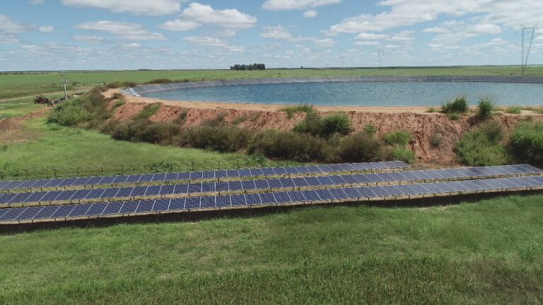 Placas Solares WEG Implantadas em áreas rurais pela MEGA IRRIGAÇÃO
